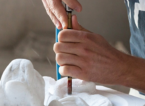 Profesjonalny rzeźbiarz